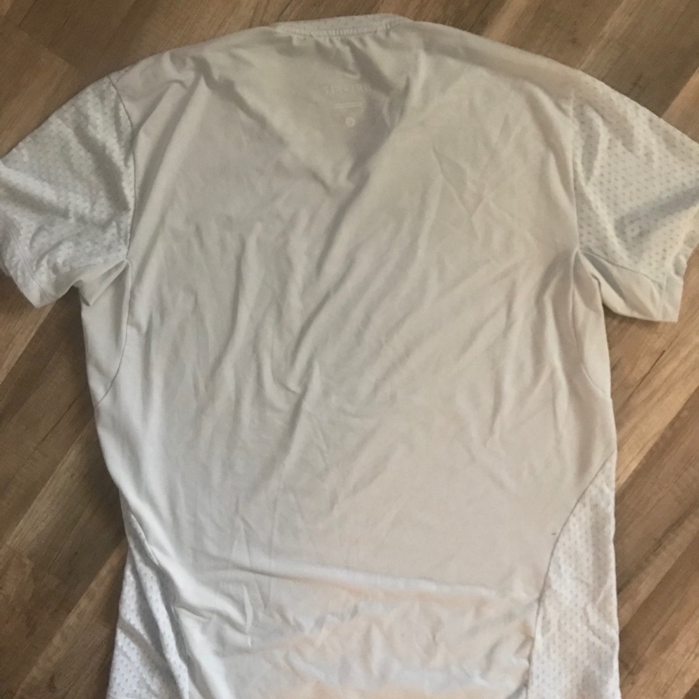 Nike Dri-Fit Mesh look V-Neck - Picture 3 of 3